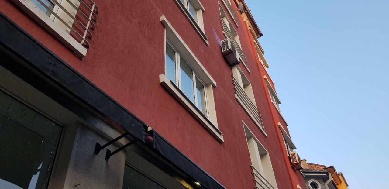 Lägenhet på 100 m² i Sofia centrum, med 2 sovrum och 2 badrum  Exteriör bild
