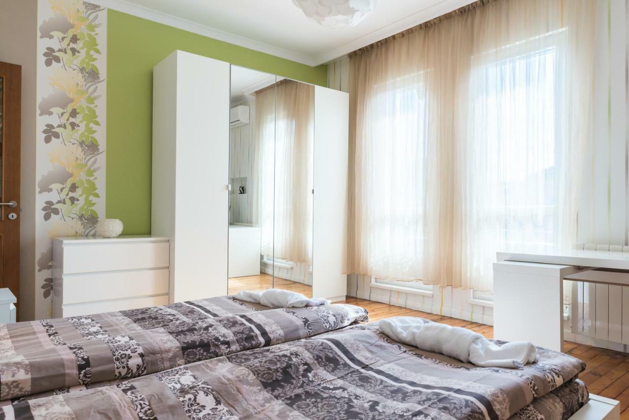 Lägenhet på 100 m² i Sofia centrum, med 2 sovrum och 2 badrum  Exteriör bild